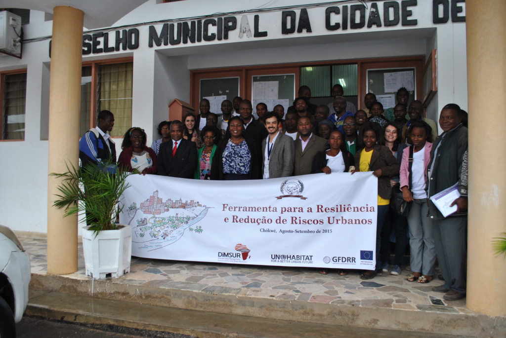 A equipe do DiMSUR com a comunidade de Chókwè durante o processo do CityRAP em 2015. Foto: DiMSUR
